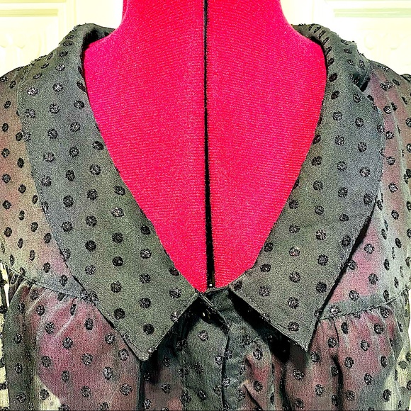 H&M Sleeveless Flowy Polka Dot Blouse. Size US 6. - Picture 3 of 7